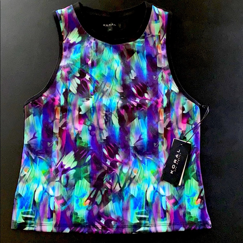 Luxurious work out top with bold colors